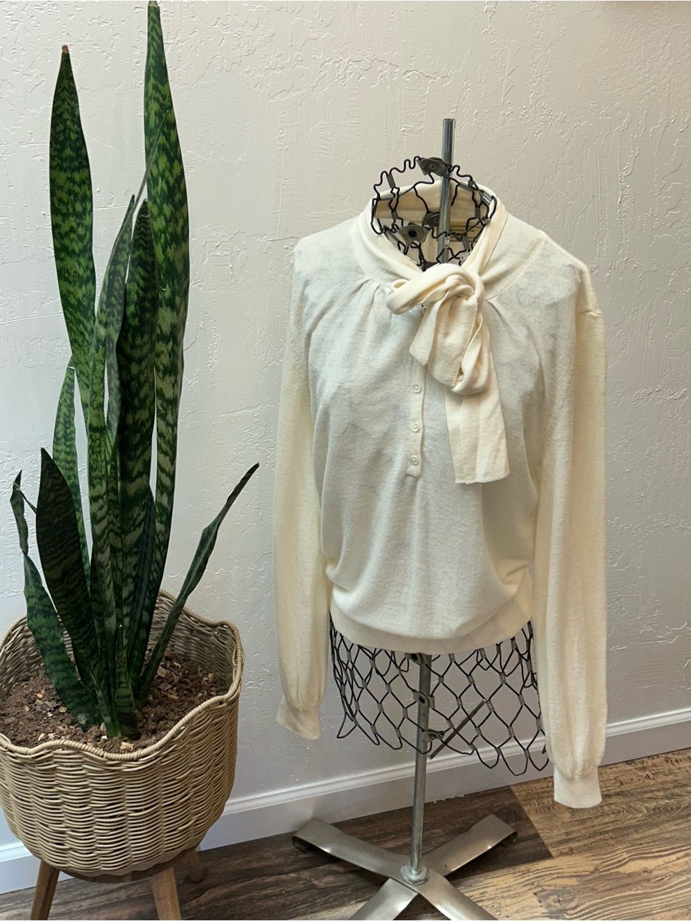 Anthropologie Moulinette Soeurs Ivory Bow Neck Sweater Top Women’s‎ Medium